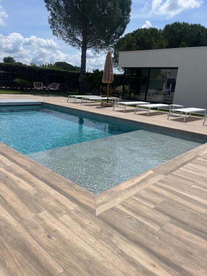 Magnifique Studio Avec Piscine アルル エクステリア 写真